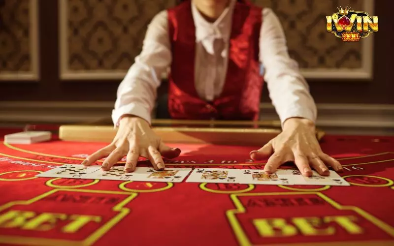 Dealer đóng vai trò vô cùng trong một bàn chơi Poker